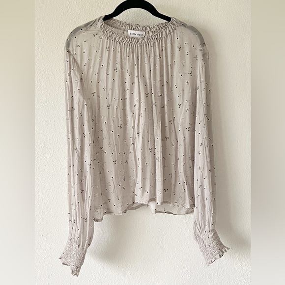 BELLA DAHL Shirred Ditsy Floral Print Smocked Neck & Sleeve Top Light Gray Large - Picture 3 of 12
